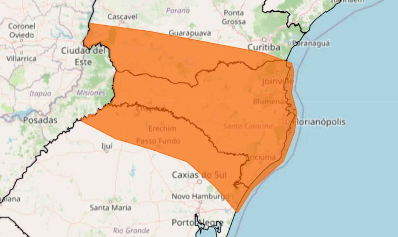 a imagem mostra as &aacute;reas em alerta para chuva intensa e ventos
